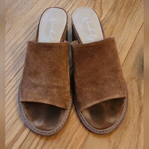 Wonderly Suede Slides